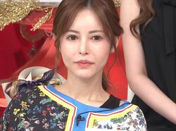 “歌舞伎町の女帝”38歳・現役キャバ嬢のプライベート温泉写真にベッキー興奮「やばい！横パイが！」