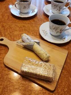  武東由美、開店前から並んでいた1人1個の制限がある『成城石井』品「クラッカーにのせて...美味しい」 