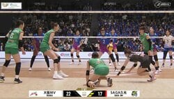 女子バレー、予想外の"ゆる～い"サーブ 相手陣内の真ん中に"ぽとり" 日本代表リベロも腰砕け