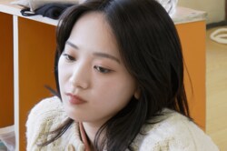 「ずっとくっついてるね」“レス”に悩むカップル、共同生活中もイチャイチャ…他メンバー呆れ顔