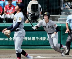 第1打席の「初球の空振り」で勝負は決まっていた！  “いま、一番ランナーに出してはいけない男” 慶応のプリンス・丸田湊斗の初回先頭打者弾　打線と大応援団に”強い気持ち”を与えた瞬間