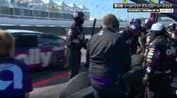 急発進も「タイヤが…」 放送席も「どういうこと？」騒然となったトラブルの瞬間 クルーも「がっくり」肩を落とす