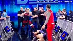 無関係の選手を襲撃→警備員を暴行KO　異例のリング占拠に全米騒然「試合どころじゃない」元WWEレスラーも苦言