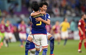 「これは尊い」「元気そうでよかった」三笘薫が貴重なウインク！ ブライトンに合流、トレーニングの様子が公開「楽しんでプレーしてほしい」