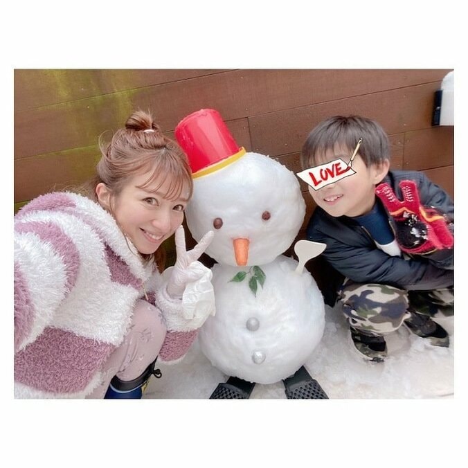 辻希美＆杉浦太陽、家族で雪遊び「久しぶりにこんな大きい雪だるま作ったわぁ」 1枚目