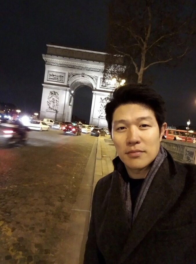 鈴木亮平、10年ぶりに訪れたパリでのタキシード姿を公開「いい刺激になりました」 2枚目