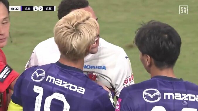 19歳のU20代表MFが京都の怪物FWと一触即発「何したん？」「かっけーな」味方への危険タックルに怒りのフェイスオフ 5枚目