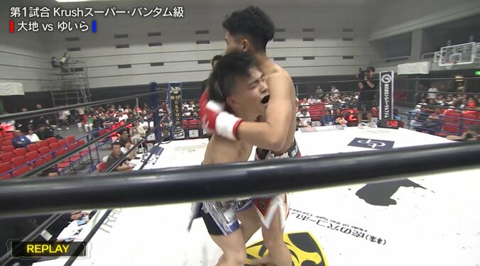 掴んでからのヒザがローブローに