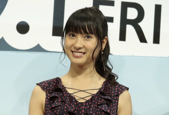 土屋太鳳、逆光の中で微笑む姿にファン胸キュン「すっぴん可愛い」「美しい」 1枚目