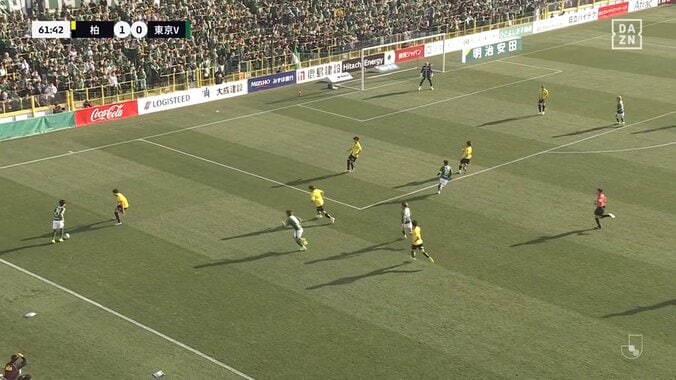 「ありえない」「自爆してんのになんで」当たってなくてもファウル？不可解判定にファン物議「あのレベルの接触で取られるとキツイな」 5枚目