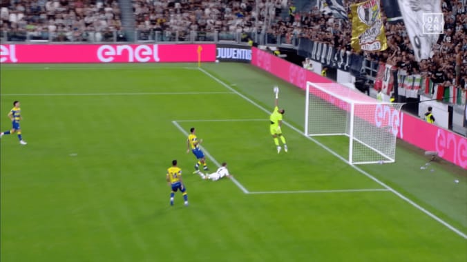 ユヴェントスFWも唖然！ 鈴木彩艶の“超反応セーブ”を現地メディアが称賛「ゴールを奪うには特別なことが必要」「パルマを奮い立たせた」 3枚目