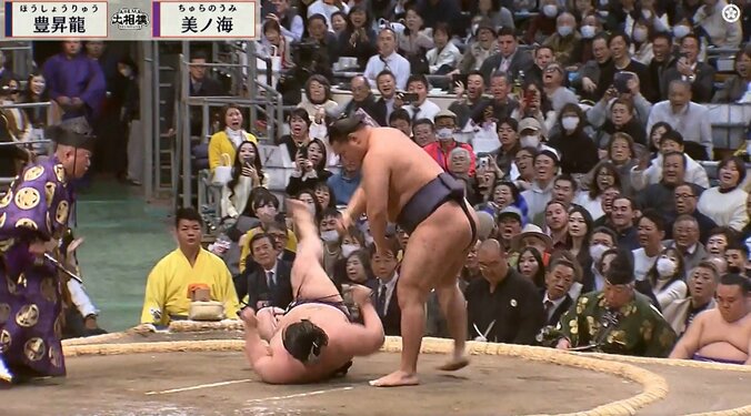 すくい投げで敗れて金星ならず