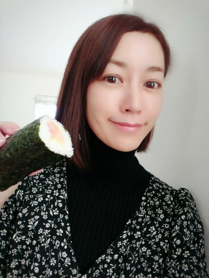 細川直美、娘と作った恵方巻きを披露「春らしい可愛い感じに」 1枚目