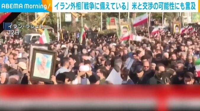 追悼集会に参加する人たち