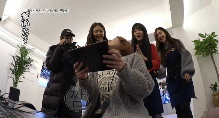 BLACKPINKがリサの母国・タイへ！ファンが詰めかけ空港が大パニックに