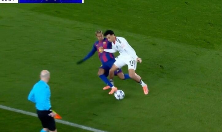 【写真・画像】どんな体…！？ 南野拓実、高難度“ダイビングヘッドパス”炸裂「ビビった」「すげえw」ダイナミックな妙技で決定機演出…ファン大興奮　1枚目