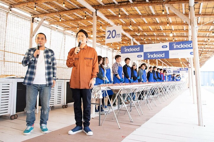 千鳥がギネス記録 “20メートル”巨大イカゲソ串を完成