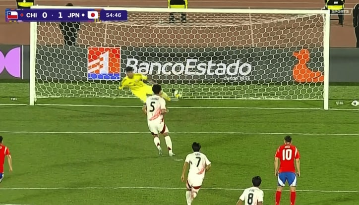 【写真・画像】「何てことを！」日本代表キャプテンが危険な接触で悶絶…「大丈夫か？」市原吏音が顔を歪めファン心配【U-20W杯】　1枚目