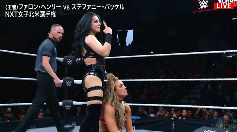 日本でも活躍の美女レスラー、「大胆すぎる」オフショットに反響…“白シャツ1枚”リングでは見せないギャップ姿にファンも興奮