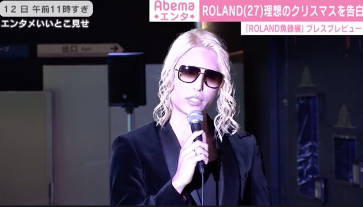 Roland 水族館とコラボするもデートスポットにはオススメせず ローランドの影がちらつかない場所で口説いて 芸能 Abema Times
