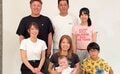 37歳のおばあちゃんの若すぎるビジュアル&家族構成に衝撃「待って!誰がおばあちゃんか分からない!」
