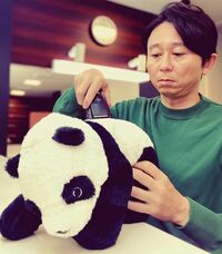 「パ、パンダ飼っていたんですね、、、」有吉弘行のパンダを“トリミング ”の1コマに反響