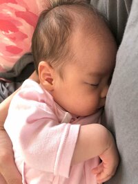 上原さくらの旦那『娘の向き癖』