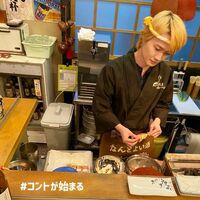 神木隆之介の凛々しい“仕込みショット”に「食べに行きたい」「バイトがんばって」の声