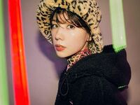 「スーパー美人」「お肌がつやぴかぷるぷる」仲里依紗、肌艶際立つオフショットに絶賛の声