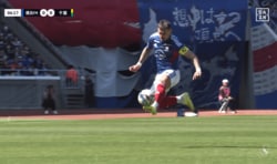 小野伸二クラスの神業！マリノスFWの“空中トラップ”にSNS騒然「やばいって」「タッチうますぎ」後方からの40mパスをビタ止めした瞬間