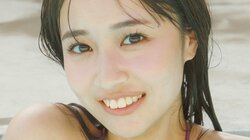 “グラビア界のニューヒロイン”溝端葵、キュートな表情＆抜群プロポーション際立つビキニ姿 『FRIDAY』表紙・巻頭9P