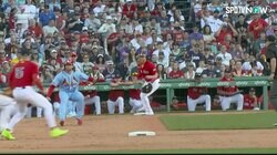 「邪魔しちゃダメだけど…」ヌートバー同僚が影のMVP？ 遊撃手の送球エラーを誘う奇妙な動きに苦笑い