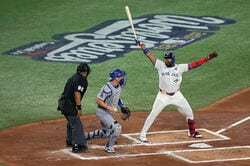 一体、何が起きた…！？ 山本由伸の1球で“異変” 相手打者が大絶叫→様子がおかしくなる