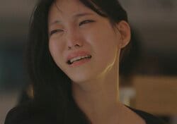 CA美女、夢中になった元カレが自分から去った理由に大号泣、ショックで立ち上がれず…