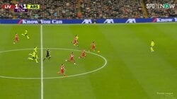 「いかつすぎる！」5人が一斉に全力疾走したリヴァプール怒涛のカウンター！追いかけるDFも審判も総勢10人が大爆走の大迫力シーン「今年一番おもしろい」