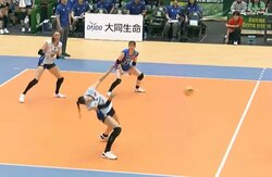 女子バレー、強烈スパイクが顔面直撃の衝撃光景 直後の神対応に安堵とほっこり