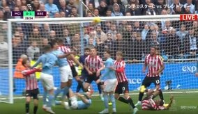 「カオスすぎる」中央密集地帯で敵味方もみくちゃ…ハーランドもデ・ブライネも倒れるもファウルなし！これがプレミアリーグ