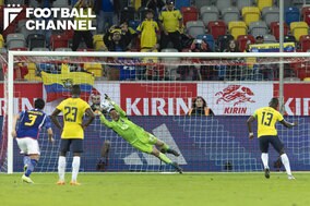 サッカー日本代表を救ったシュミット・ダニエル。「しのぐのが大変だった」ポイントは？