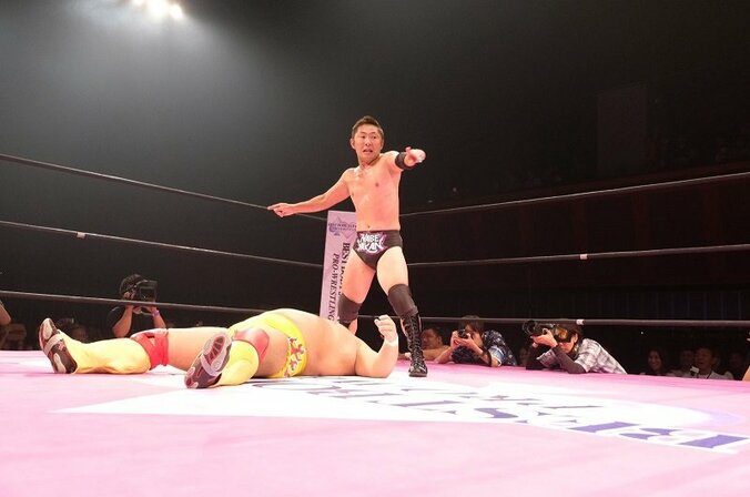 グラドル・白川未奈、プロレスデビュー「痛いし気持ち良い」　“筋肉アイドル”才木玲佳に玉砕される 3枚目