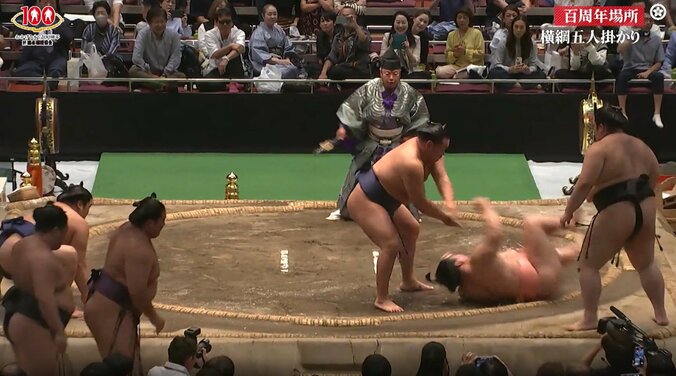 横綱五人掛かり