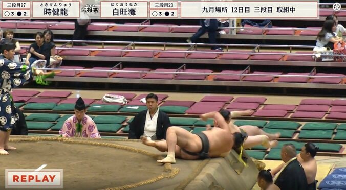 「同体？」「スープレックス」プロレス技のような“豪快決着” 物言いつく際どい一幕に館内ざわめき 4枚目