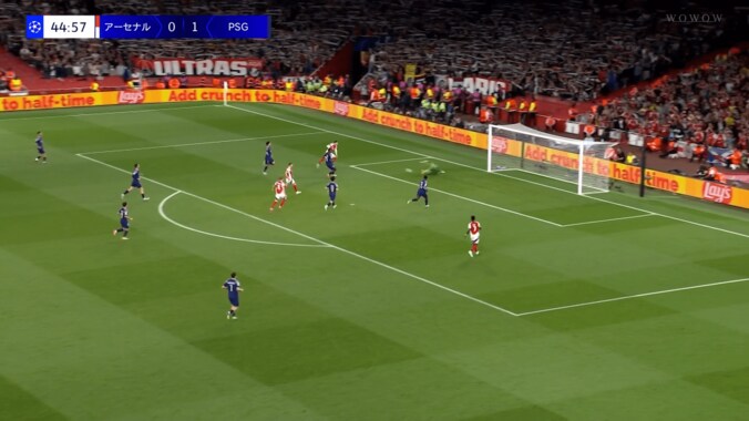 海外ファン沸騰！ PSG守護神ドンナルンマの“ワンハンド神セーブ”が脚光「世界一のGKだ」「信じられない」「巨体であんな素早く…」アーセナルFWの至近距離弾を阻止した瞬間 2枚目