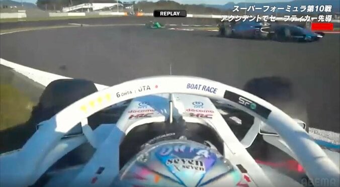 日本最速レースで波乱…タイトル争うライバル同士がまさかの接触！ SC3度出動、8台リタイアの大荒れ展開に 3枚目