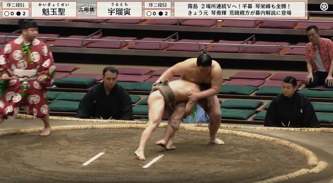 「出た！十八番」現役最軽量力士、体重差2倍超を覆す…先々場所から“7連続同じ珍手”で白星の快挙に驚きと称賛 2枚目