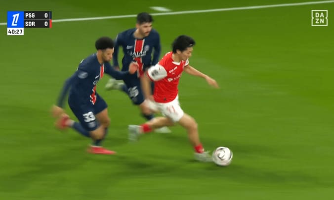 【写真・画像】「なんだ今の…」伊東純也が“スーパー連続テク”で３人翻弄！「PSGを破壊」「うますぎだろ」衝撃ボールキープに騒然　1枚目