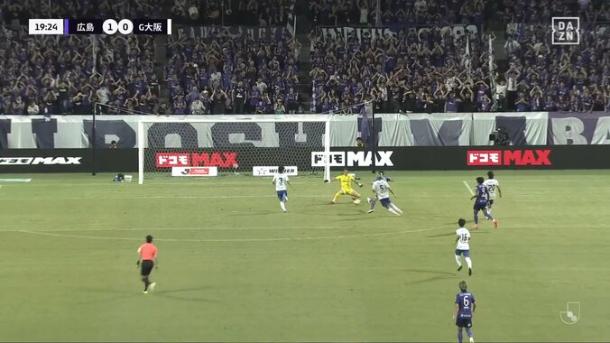 【映像】天才的ビタ止めトラップ→股抜きシュート