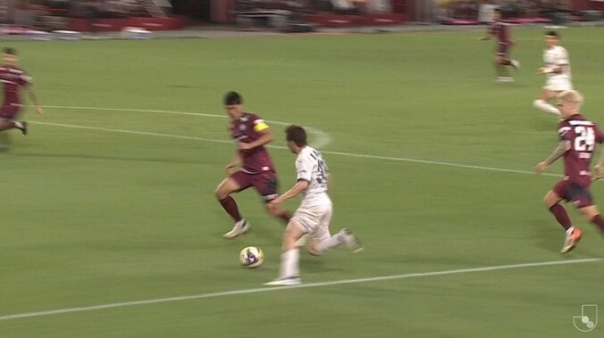 【映像】セクシーな2人抜きドリブルの瞬間