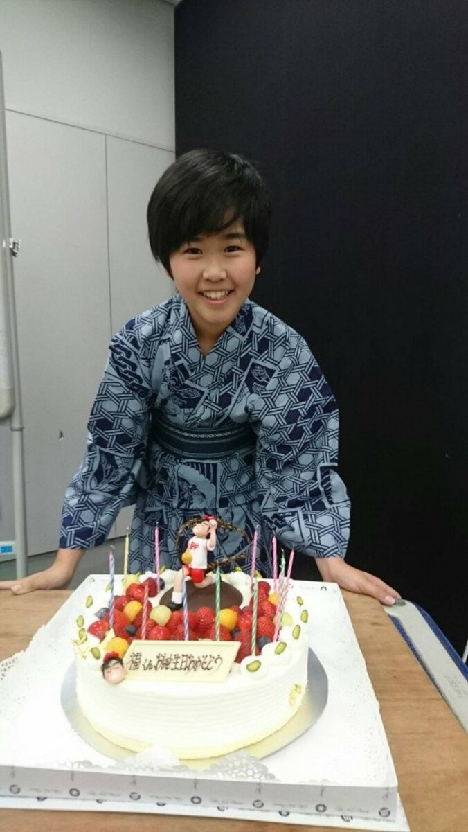 鈴木福、松坂桃李ら豪華出演者から“特製ケーキ”で誕生日を祝福される 1枚目