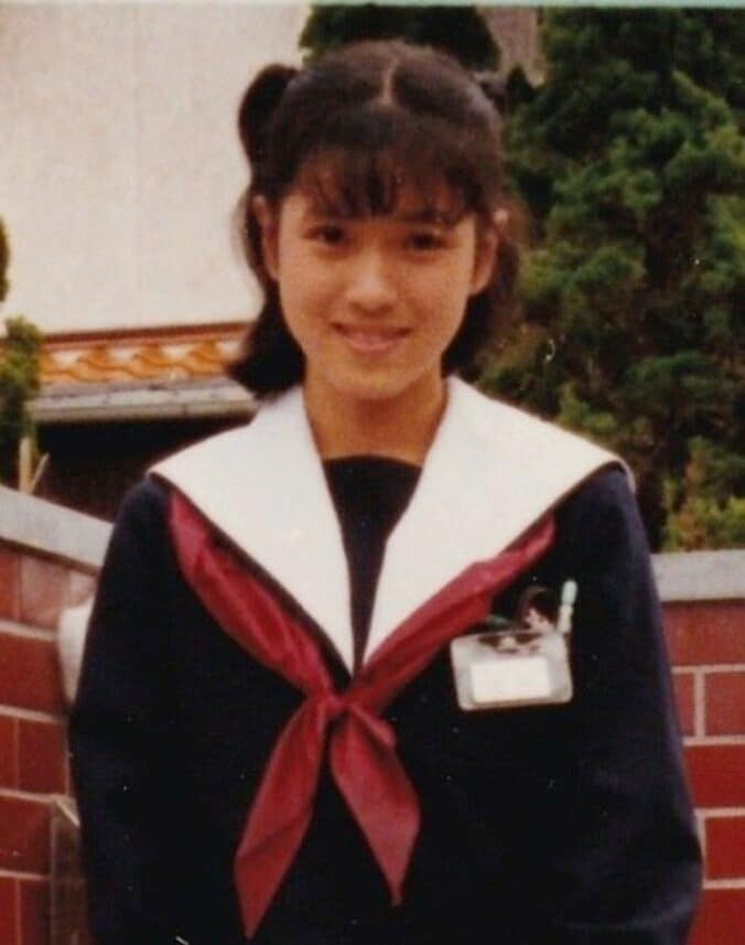 西村知美、中学校時代と大人になってからの制服姿を披露「可愛らしい」「今でもお似合い」の声 1枚目