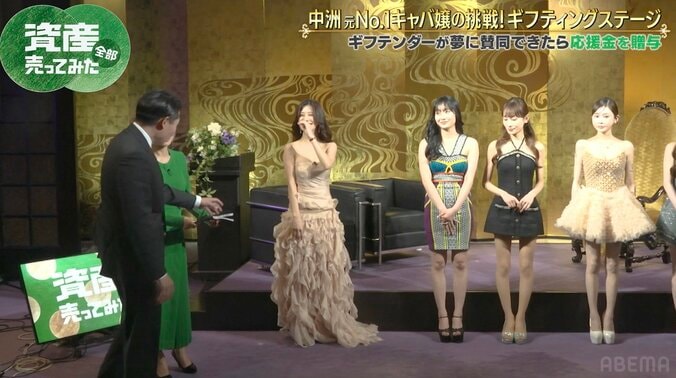 【写真・画像】“胸は天然もの”中洲元No.1キャバ嬢の“チラ見え”大胆ドレスにノブコブ吉村「どういう服？」　2枚目